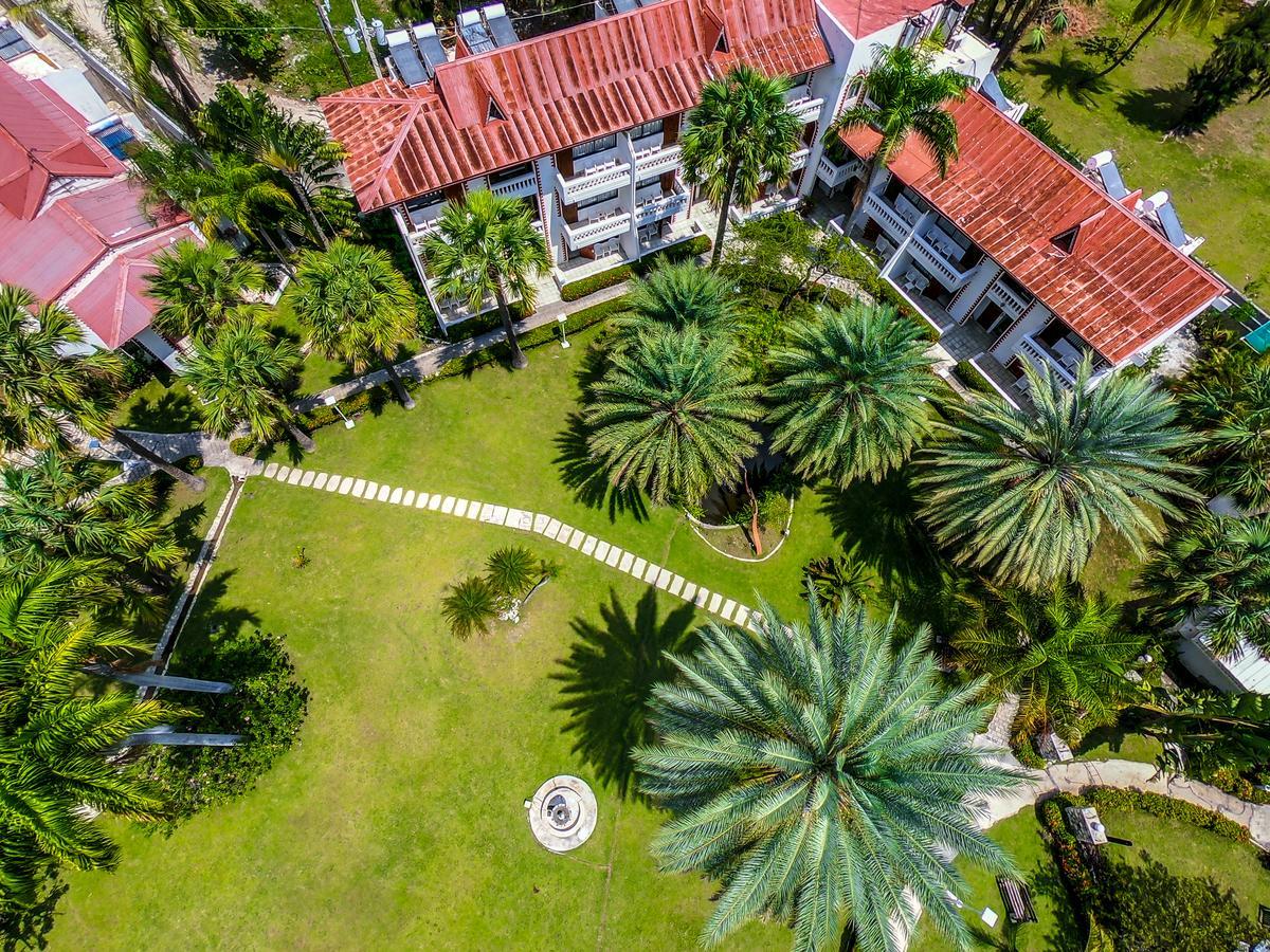 Moulin Sur Mer Beach Resort Montrouis Exterior foto