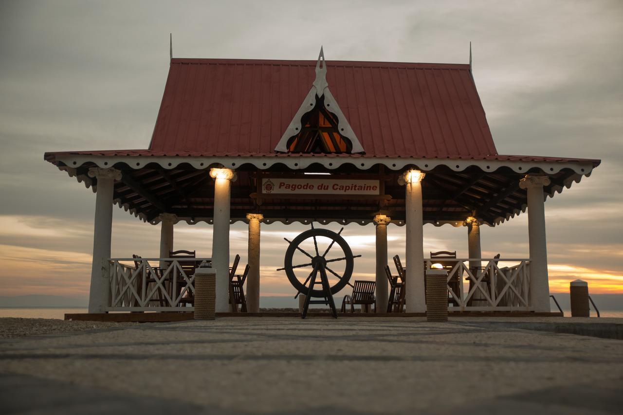 Moulin Sur Mer Beach Resort Montrouis Exterior foto