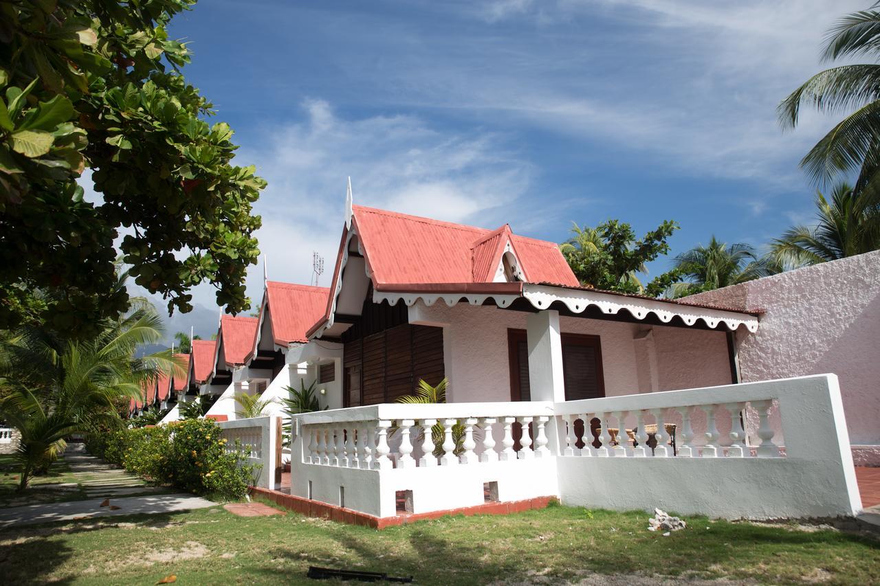 Moulin Sur Mer Beach Resort Montrouis Exterior foto